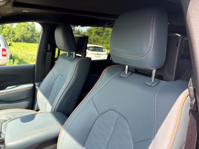 New 2027 Chrysler Pacifica Pinnacle w/ Theater Group AWD/4WD image 10
