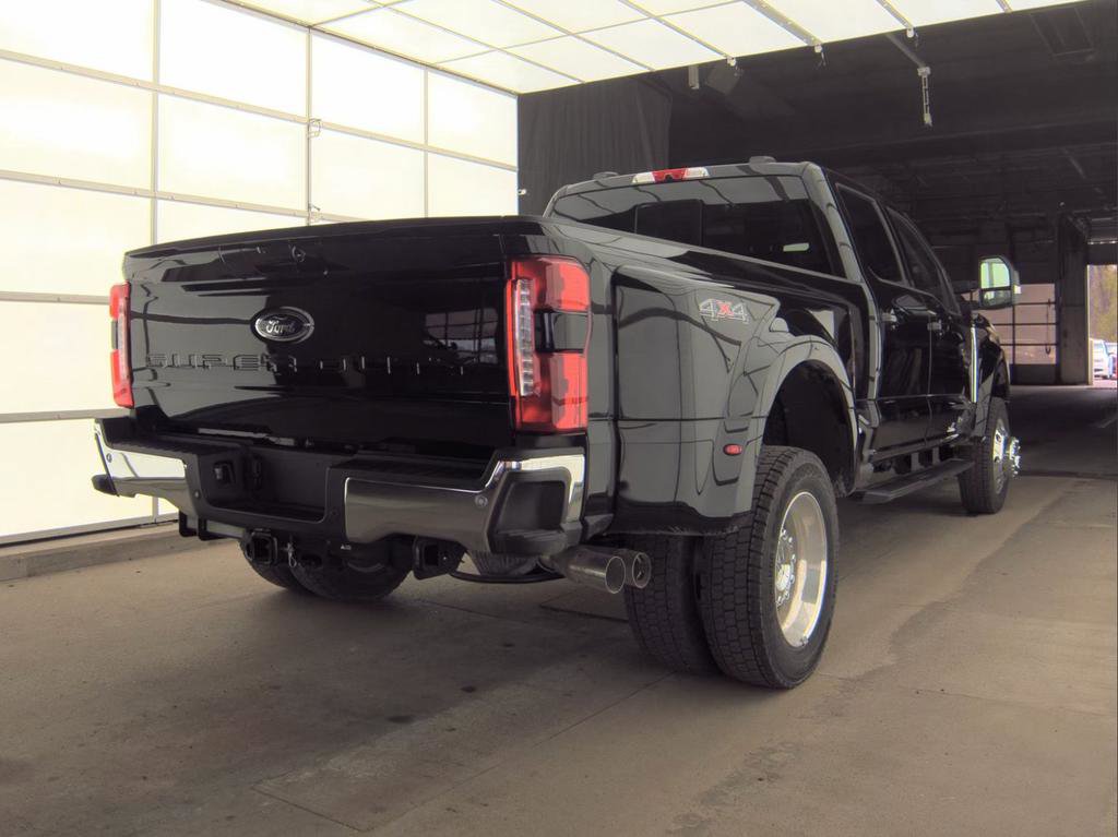 Used 2026 Ford F450 Lariat w/ Lariat Premium Package AWD/4WD image 3