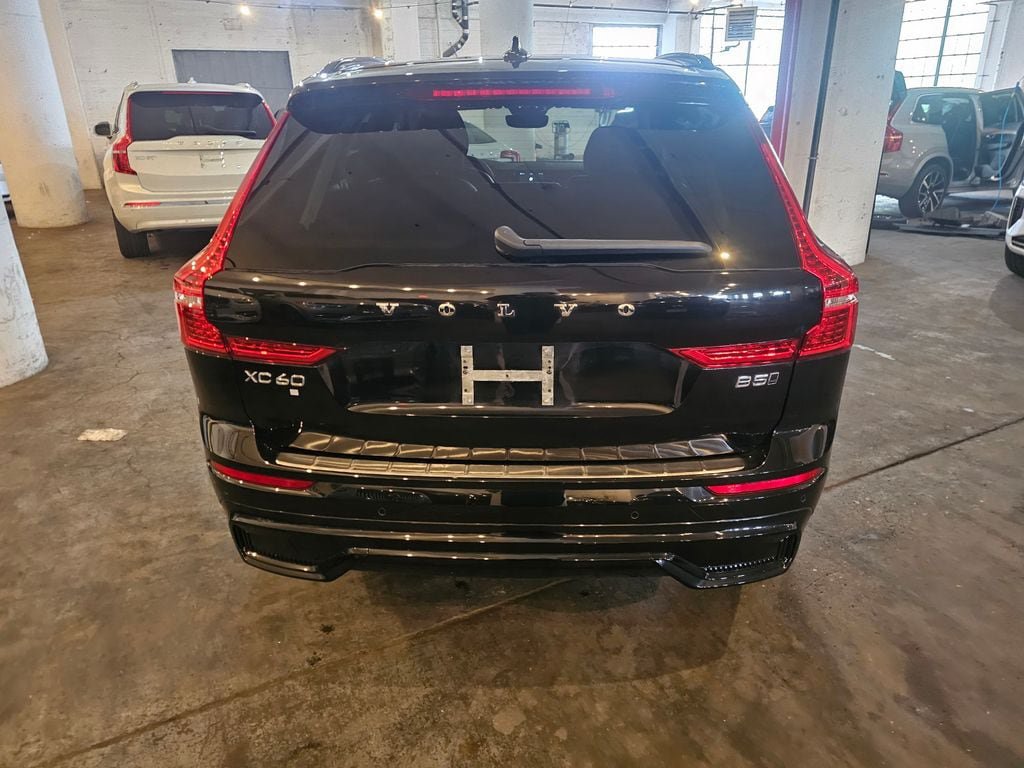 Certified 2023 Volvo XC60 B5 Plus w/ Climate Package AWD/4WD image 3