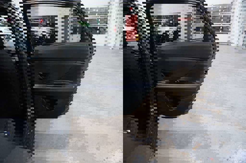 Used 2025 Hyundai Elantra Sport image 24