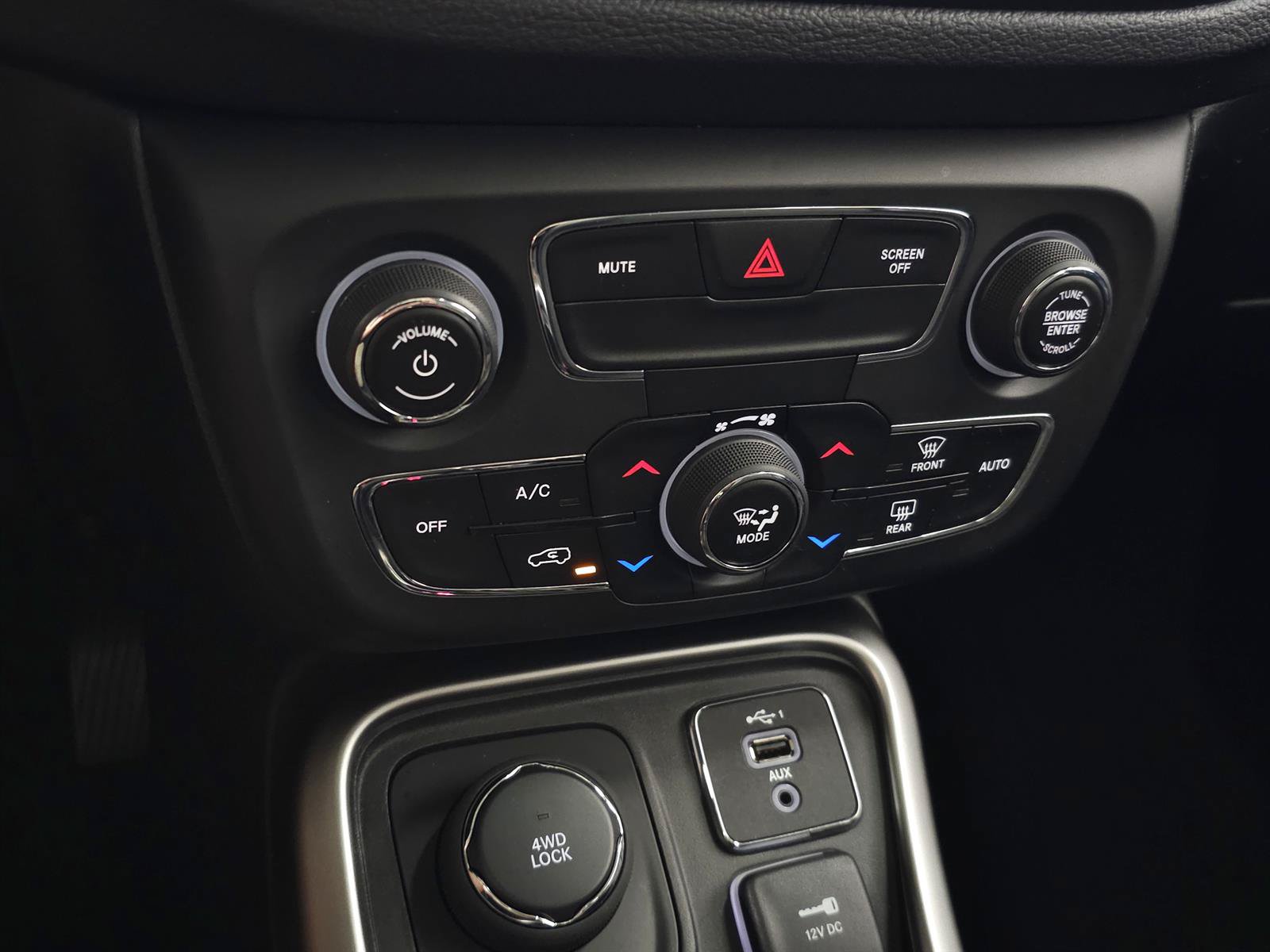 Used 2021 Jeep Compass Latitude w/ Sun and Sound Group AWD/4WD image 23