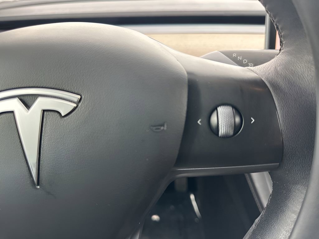 Used 2022 Tesla Model Y Long Range image 17