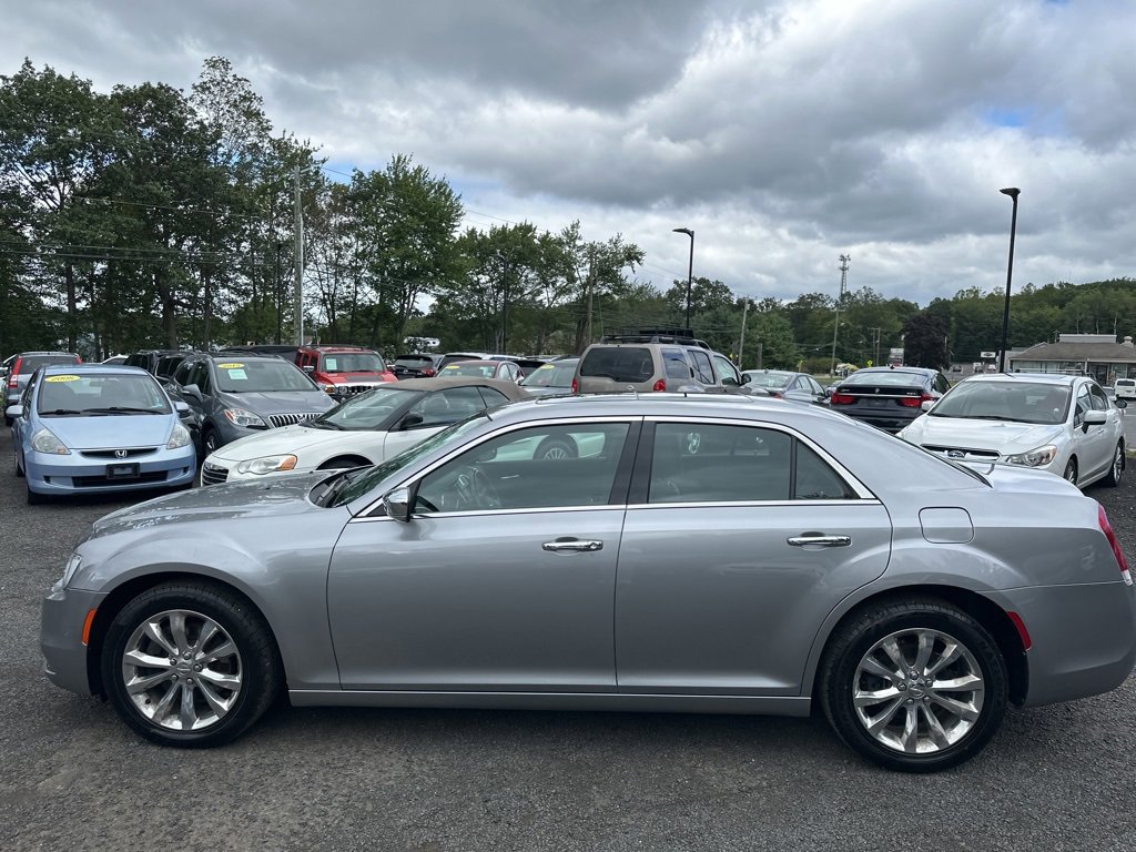Used 2018 Chrysler 300 Limited w/ Safetytec Plus Group image 6