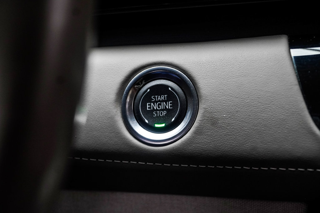 Used 2024 Cadillac Escalade Premium Luxury Platinum RWD image 43