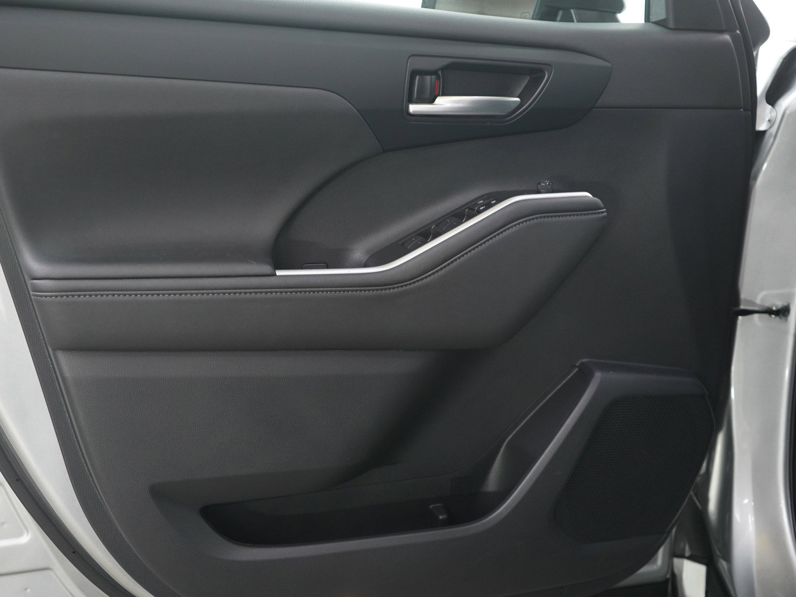 Used 2023 Toyota Highlander XLE image 20