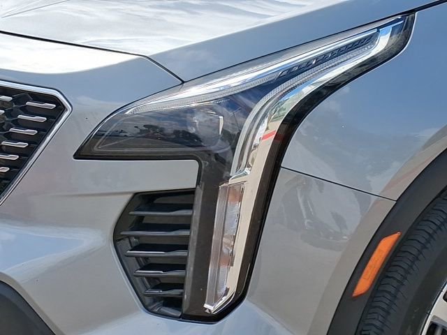 Used 2023 Cadillac XT4 Luxury w/ Cold Weather Package image 7