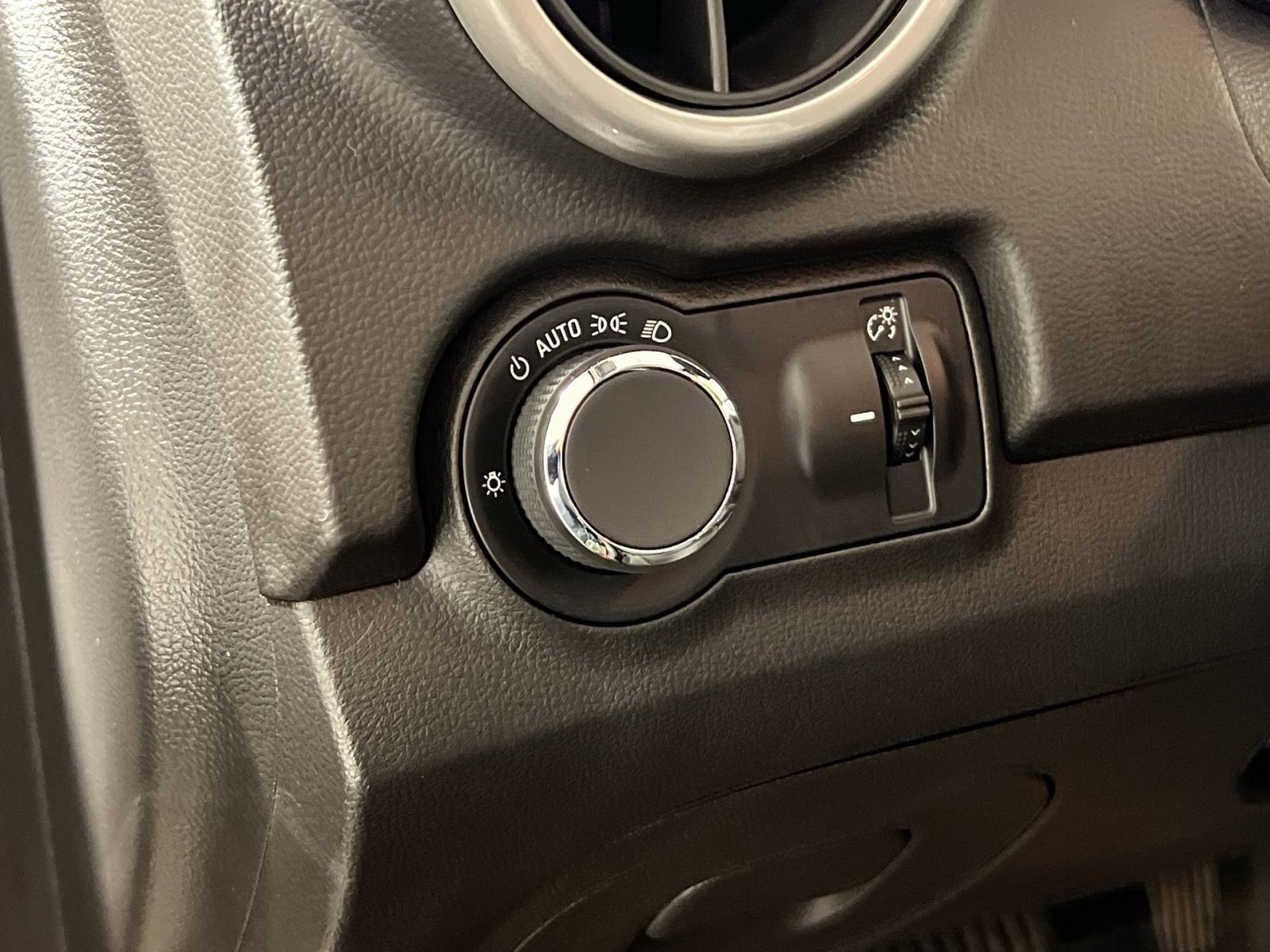 Used 2015 Chevrolet Trax LT FWD image 32