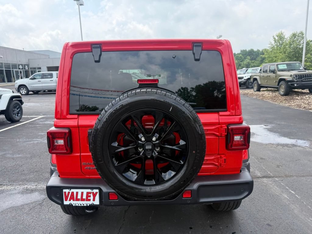 Used 2025 Jeep Wrangler Unlimited Sahara w/ Safety Group AWD/4WD image 5
