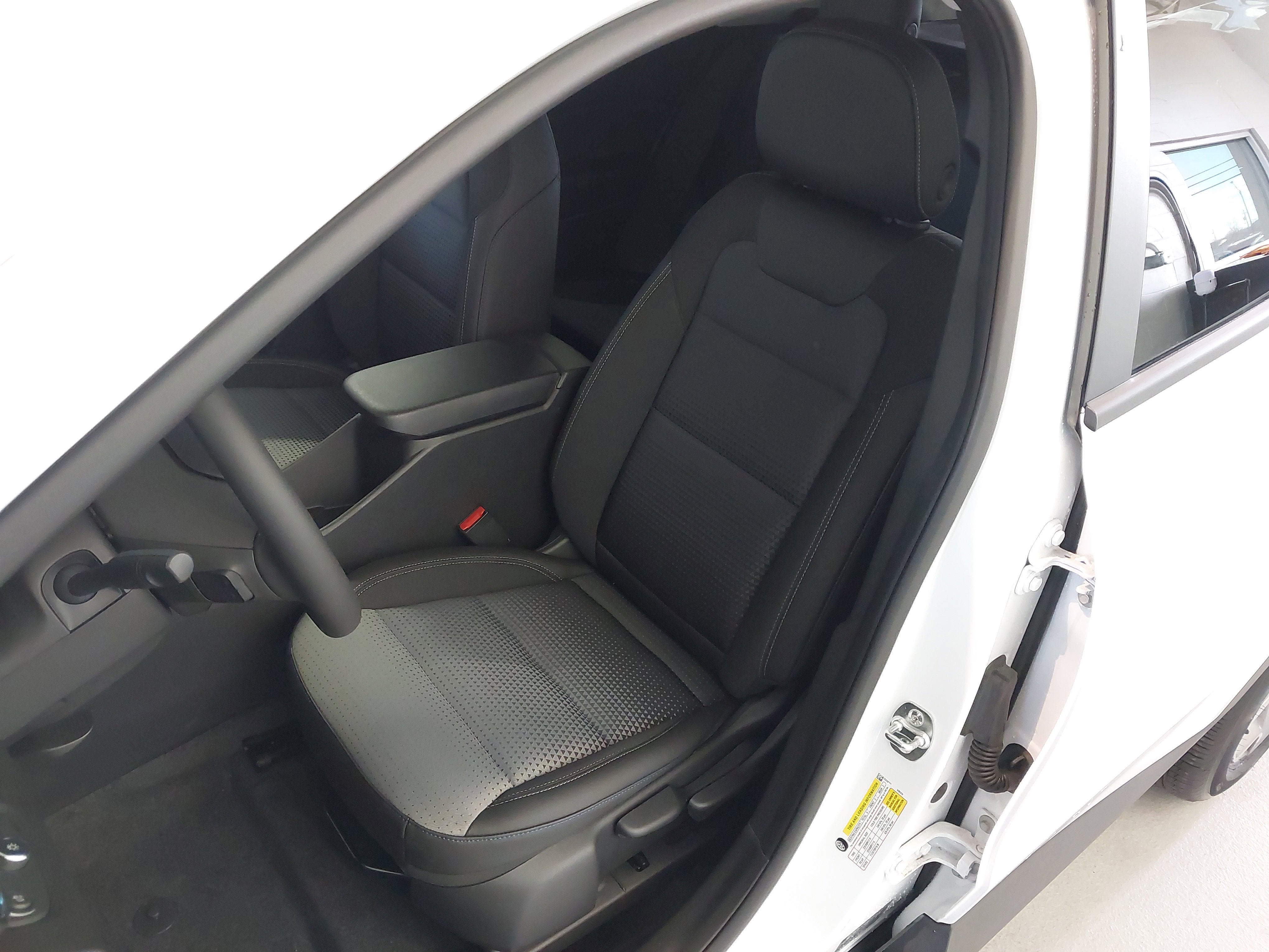 Used 2025 Chevrolet Trax LT w/ Driver Confidence Package FWD image 23