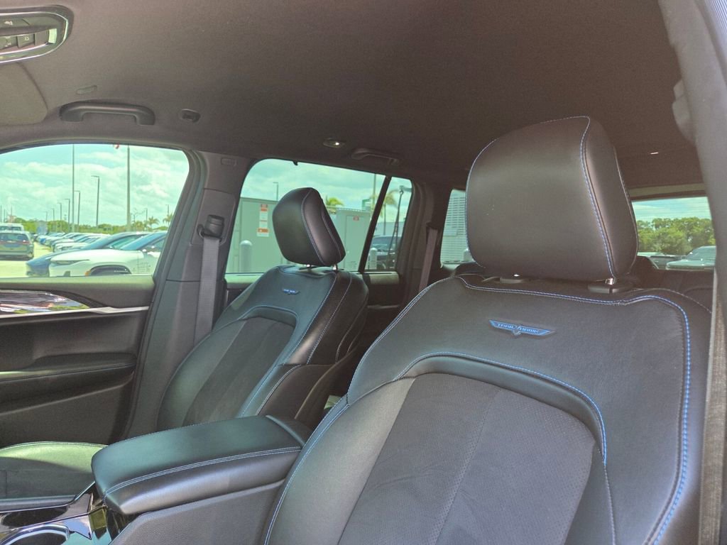 Used 2022 Jeep Grand Cherokee Trailhawk w/ Advanced Protech Group II AWD/4WD image 21