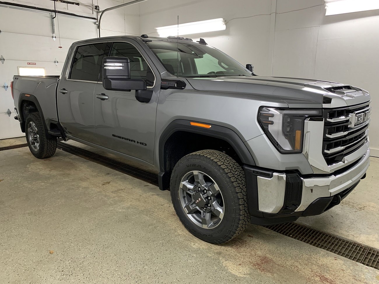 New 2026 GMC Sierra 2500 SLE image 1