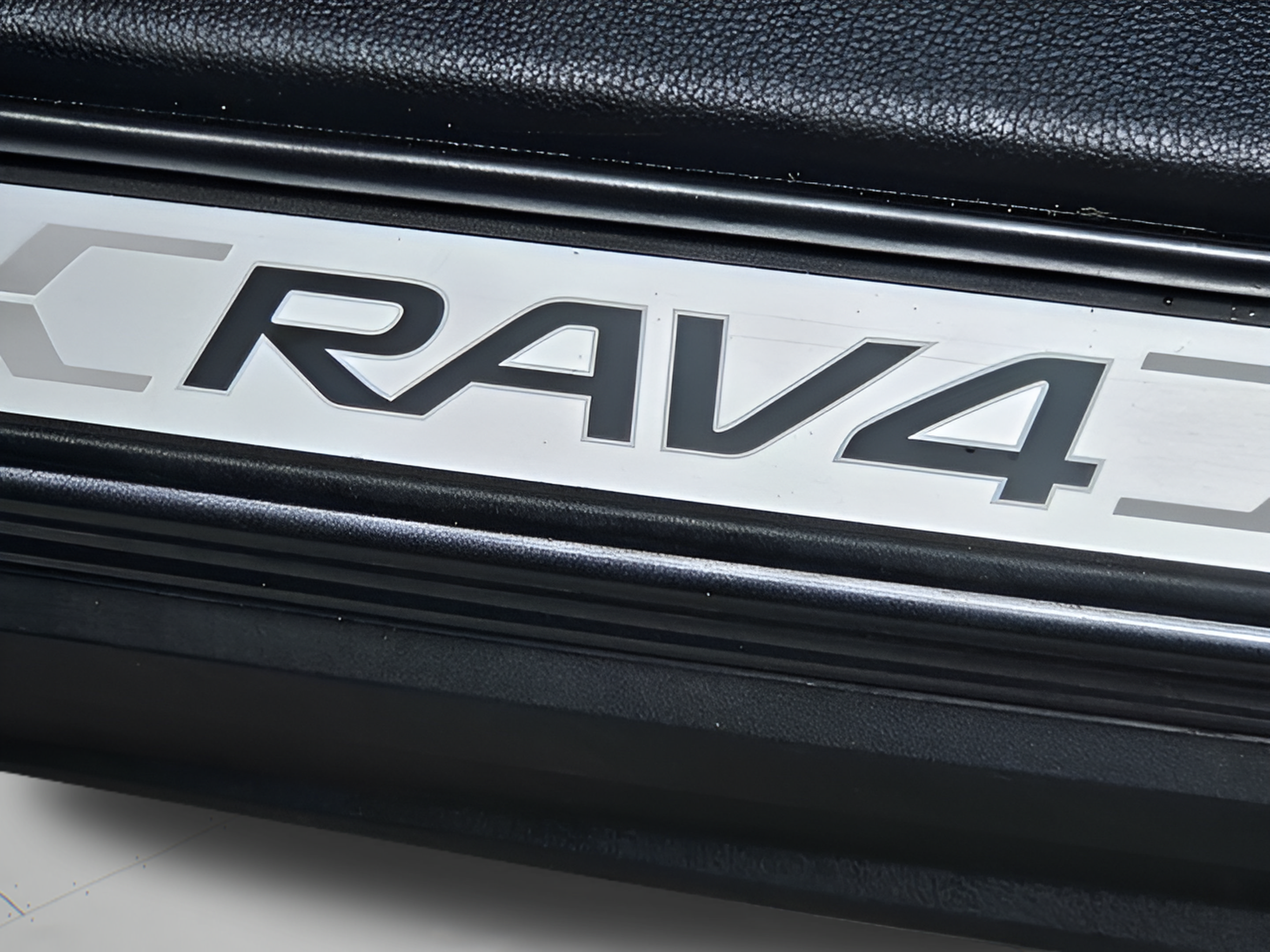 Used 2022 Toyota RAV4 XLE Premium FWD image 33