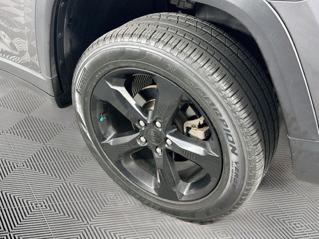 Certified 2024 Jeep Grand Cherokee Limited w/ Black Appearance Package AWD/4WD image 42