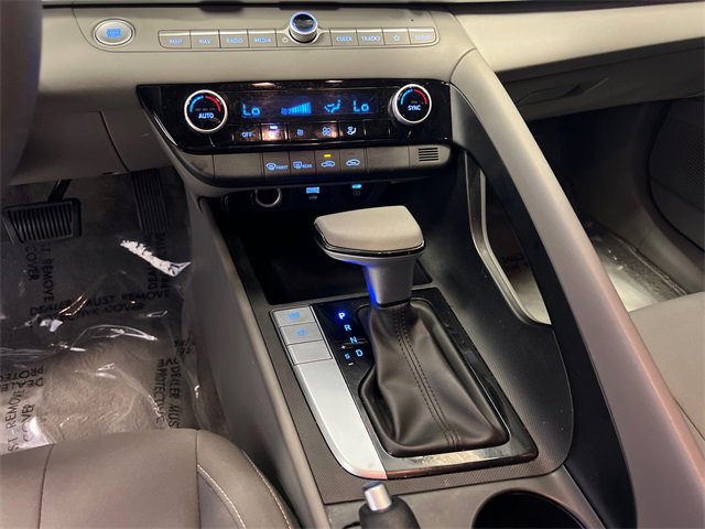 Used 2024 Hyundai Elantra SEL image 27