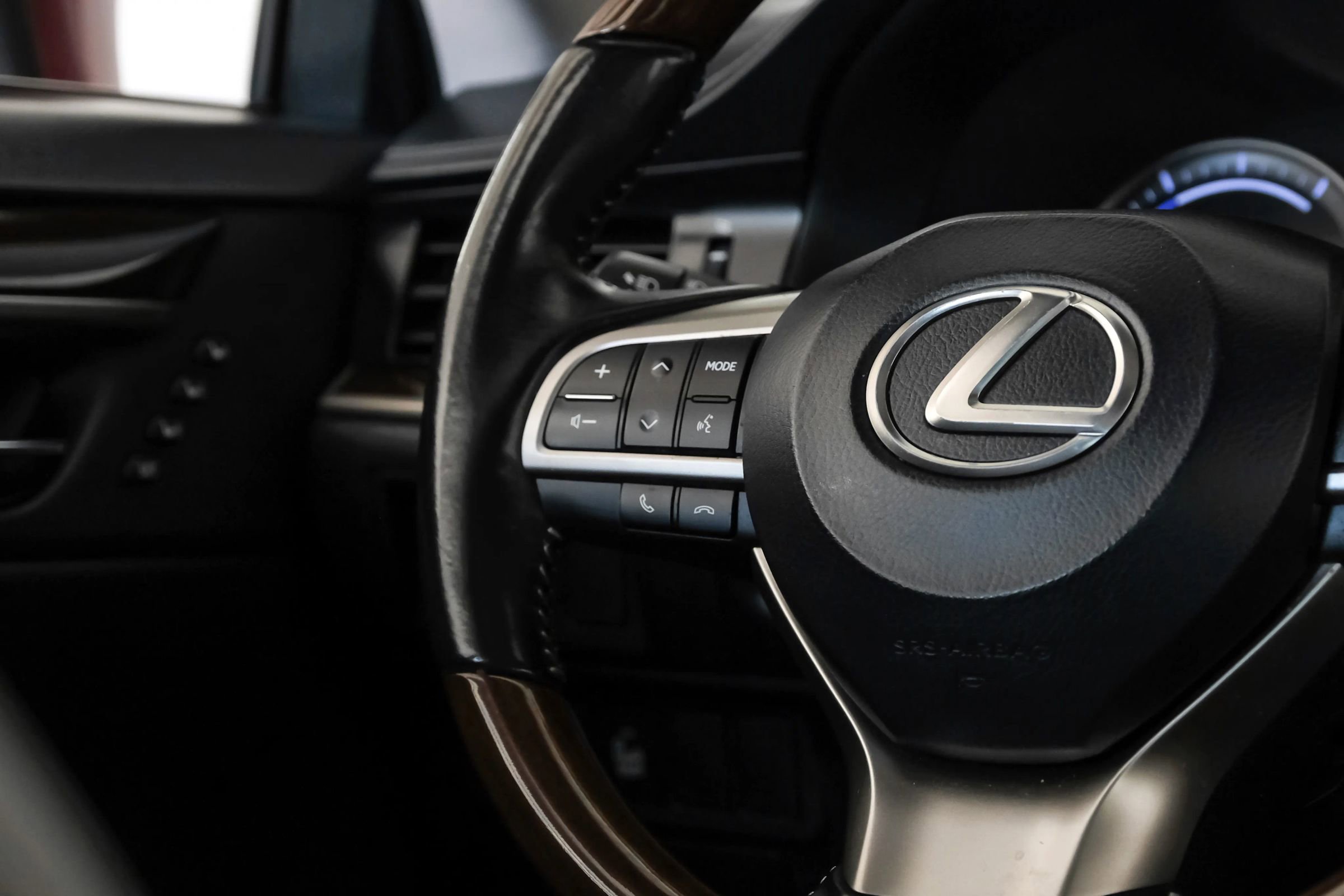 Used 2018 Lexus ES 300h w/ Luxury Package image 16