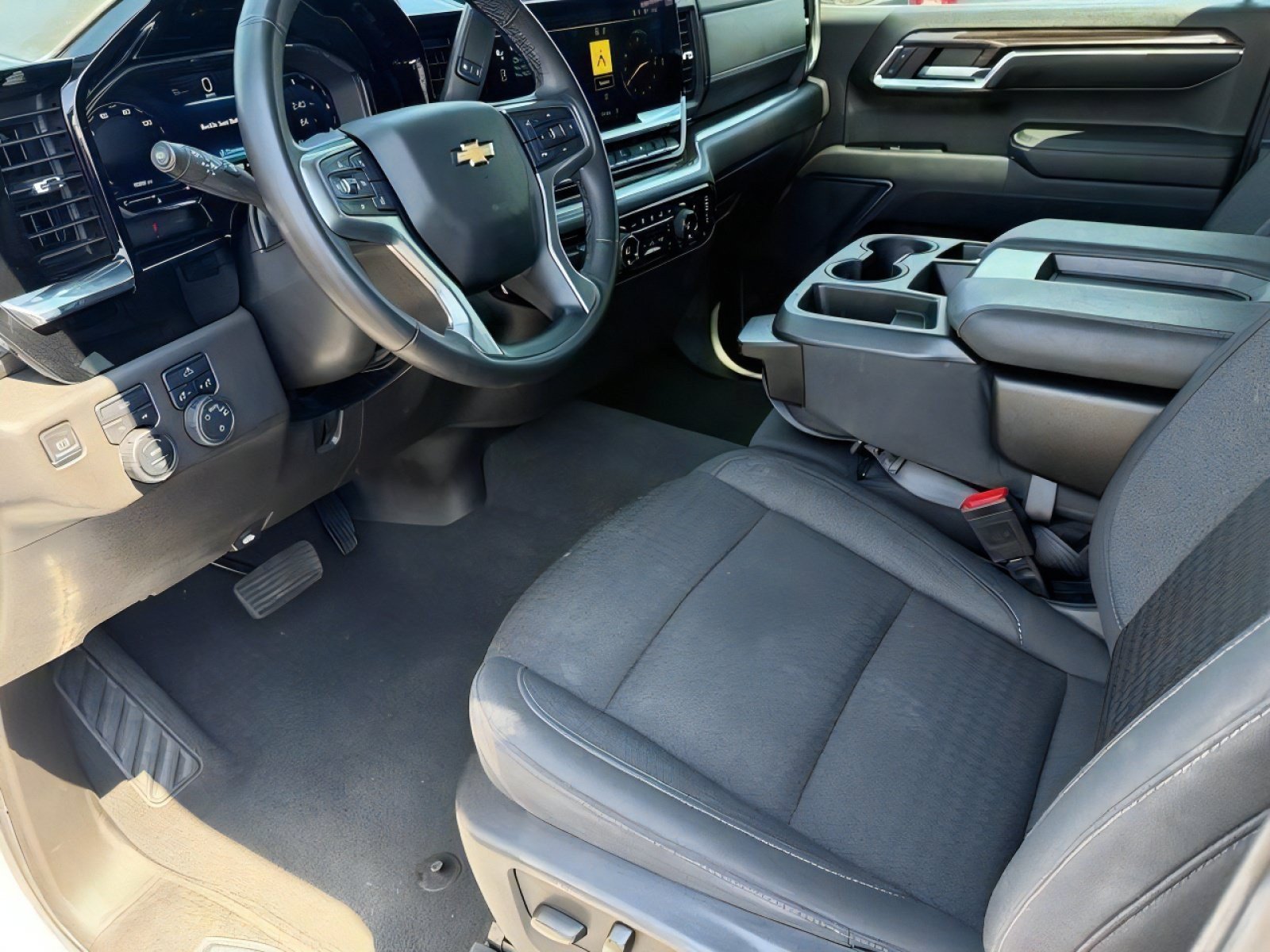 Used 2024 Chevrolet Silverado 1500 LT AWD/4WD image 18