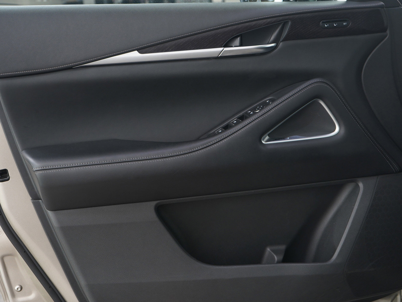 Used 2024 INFINITI QX60 Sensory image 22