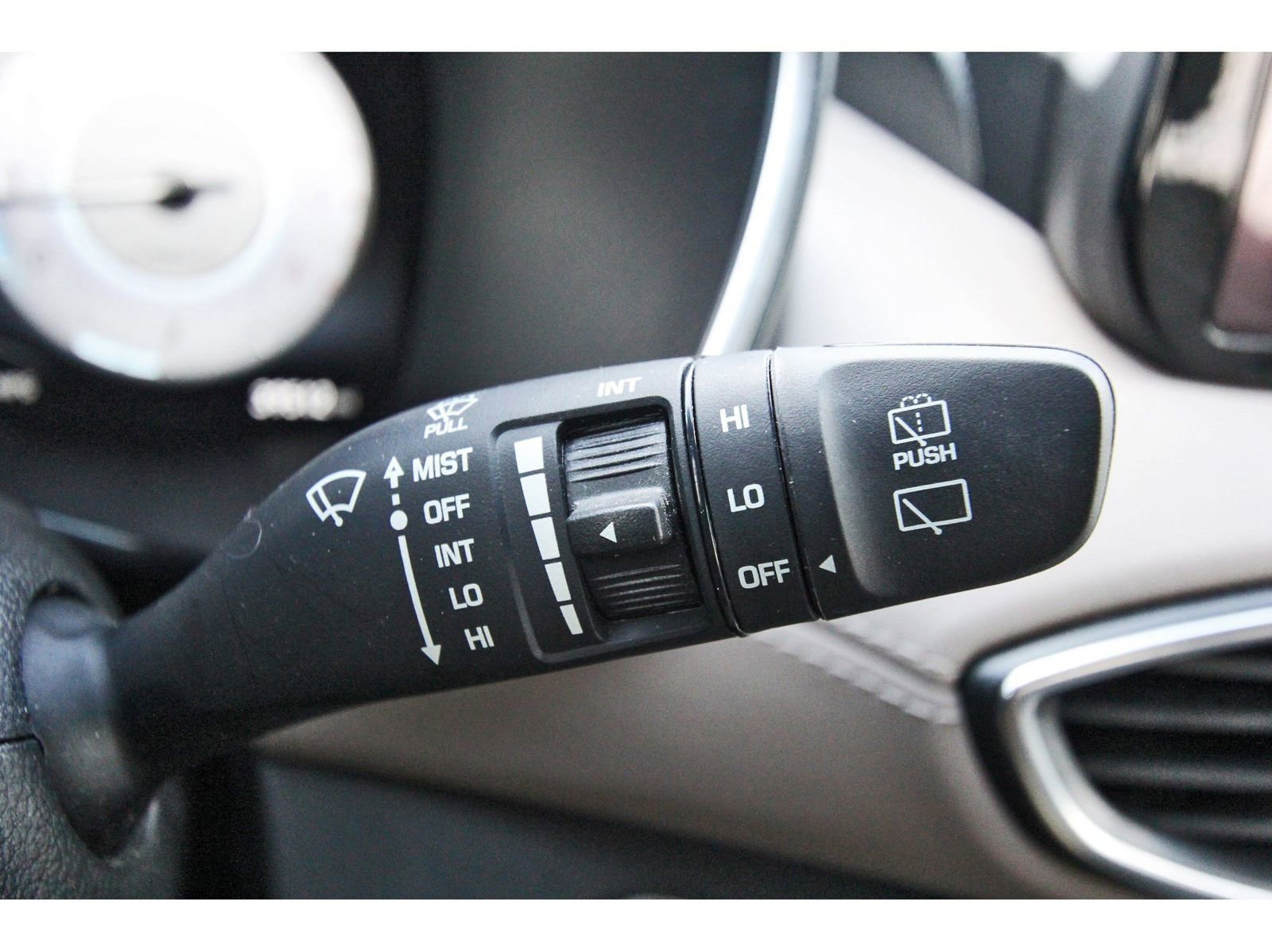 Used 2023 Hyundai Santa Fe SEL w/ Premium Package image 18