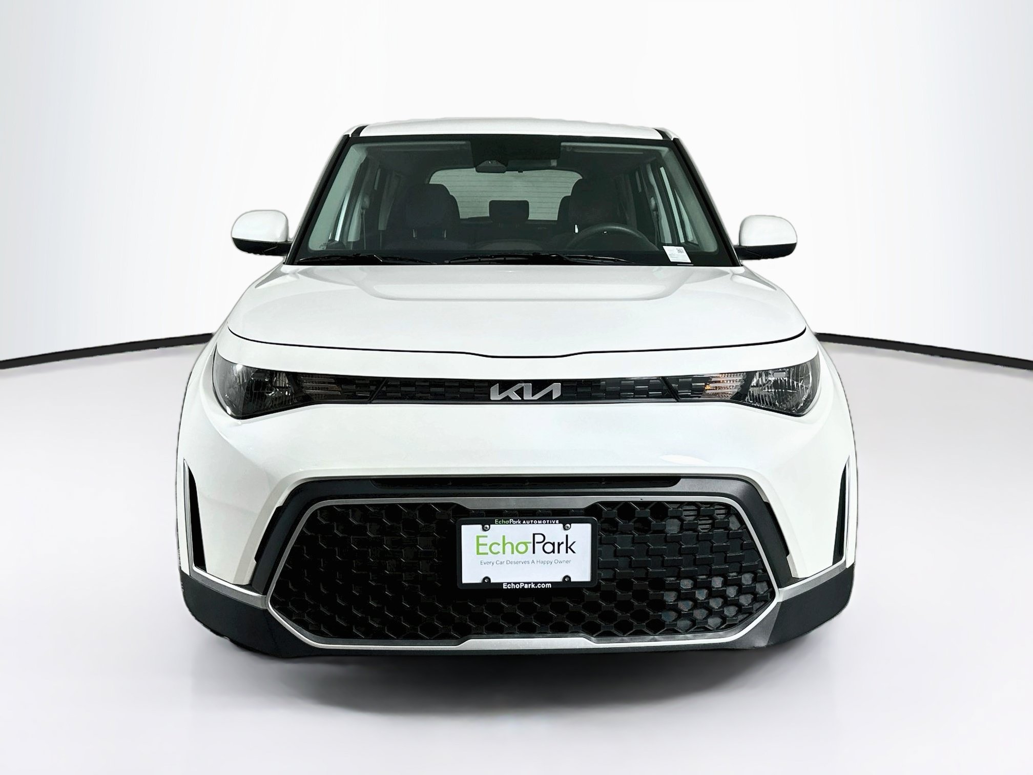 Used 2025 Kia Soul LX w/ LX Technology Package FWD image 2