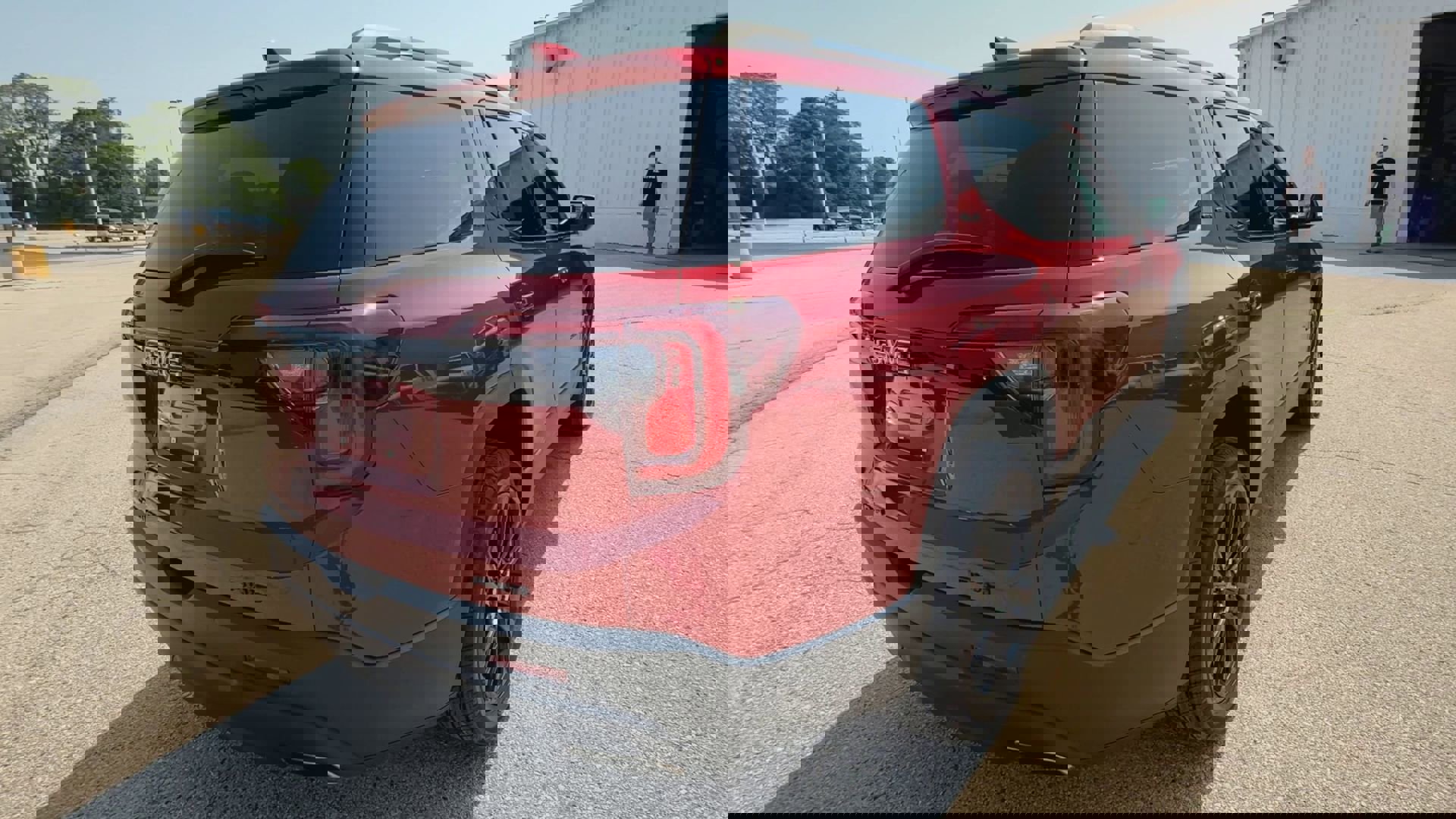 Used 2023 GMC Acadia SLE w/ Driver Convenience Package image 8