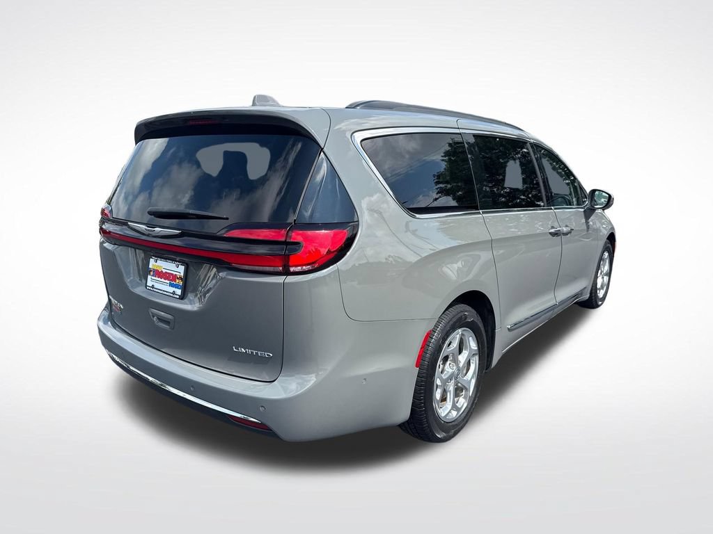 Used 2022 Chrysler Pacifica Limited FWD image 5