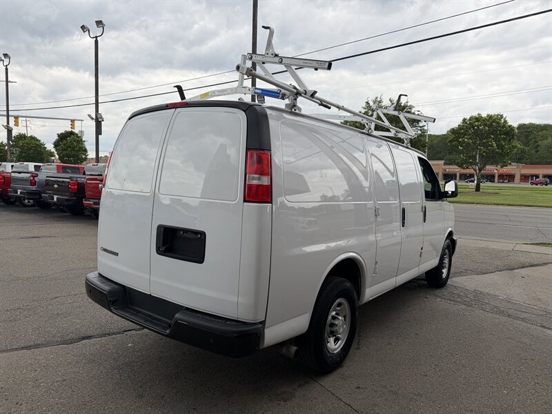 Used 2021 Chevrolet Express 3500 w/ Driver Convenience Package RWD image 6