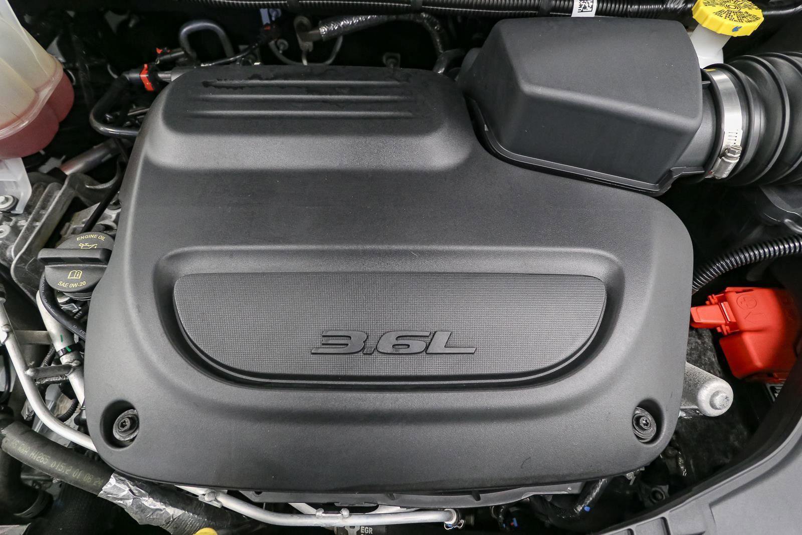 Used 2025 Chrysler Pacifica Select image 14