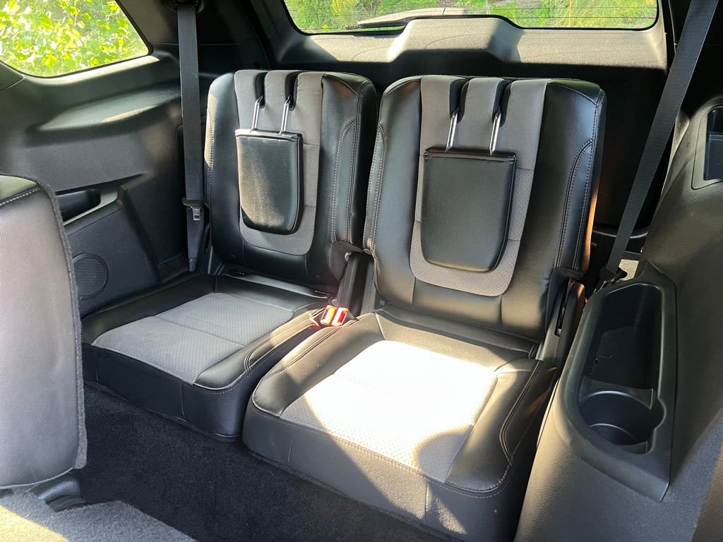 Used 2017 Ford Explorer XLT w/ Equipment Group 202A FWD image 13