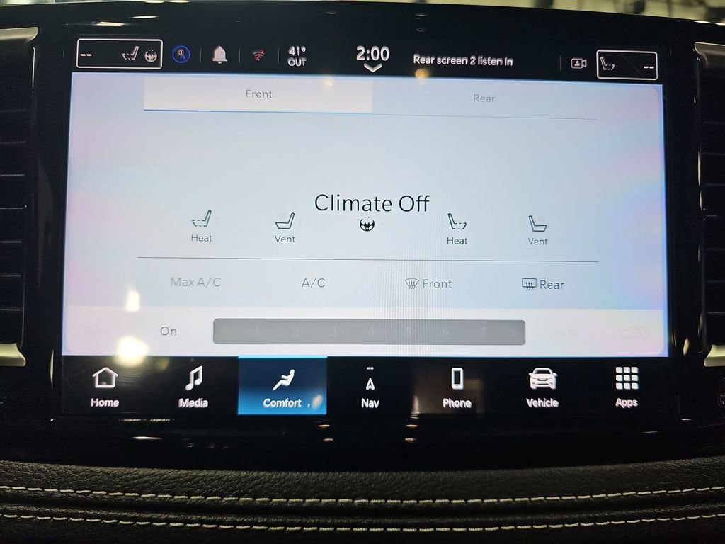 Used 2023 Chrysler Pacifica Limited w/ Uconnect Theater Family Group image 27