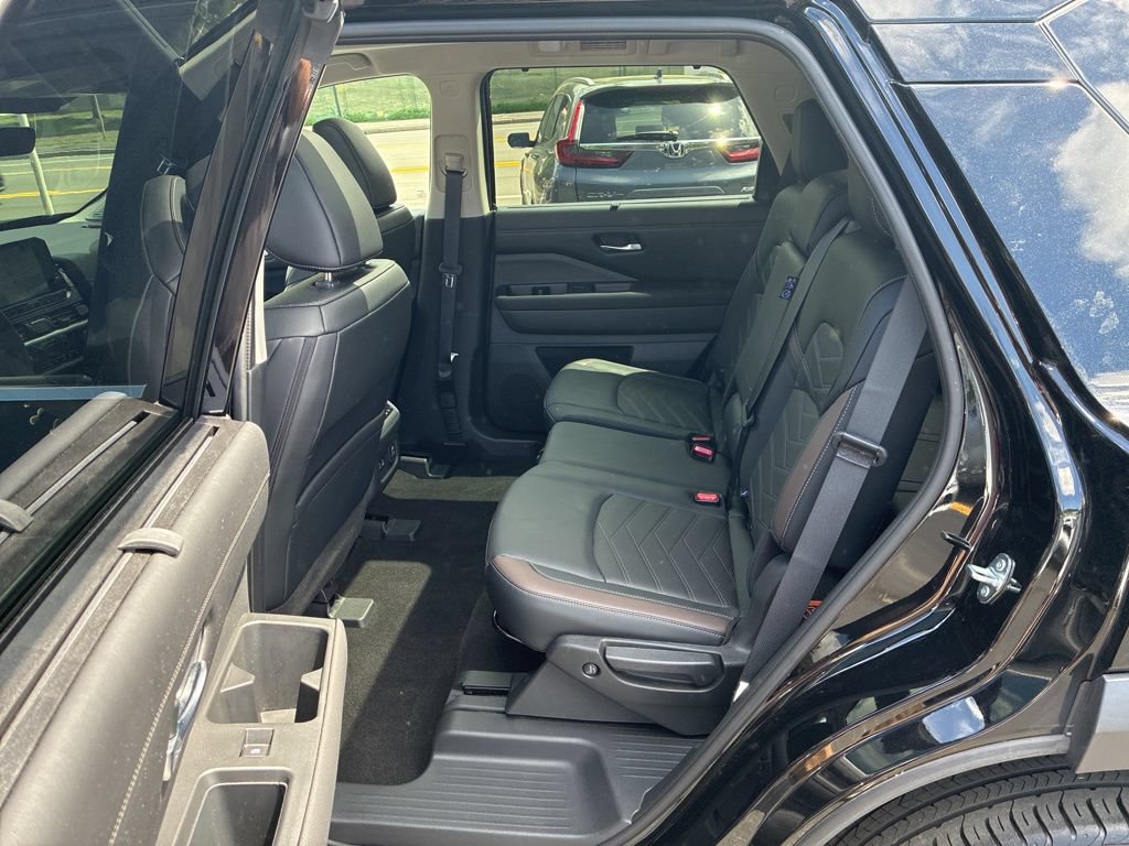 Certified 2024 Nissan Pathfinder Platinum w/ Cargo Package AWD/4WD image 25