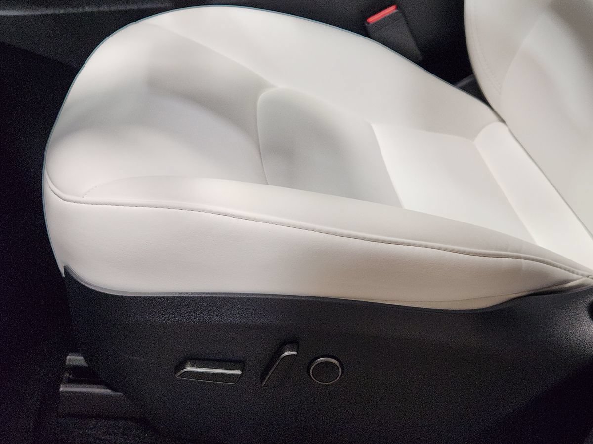 Used 2024 Tesla Model Y Long Range AWD/4WD image 45