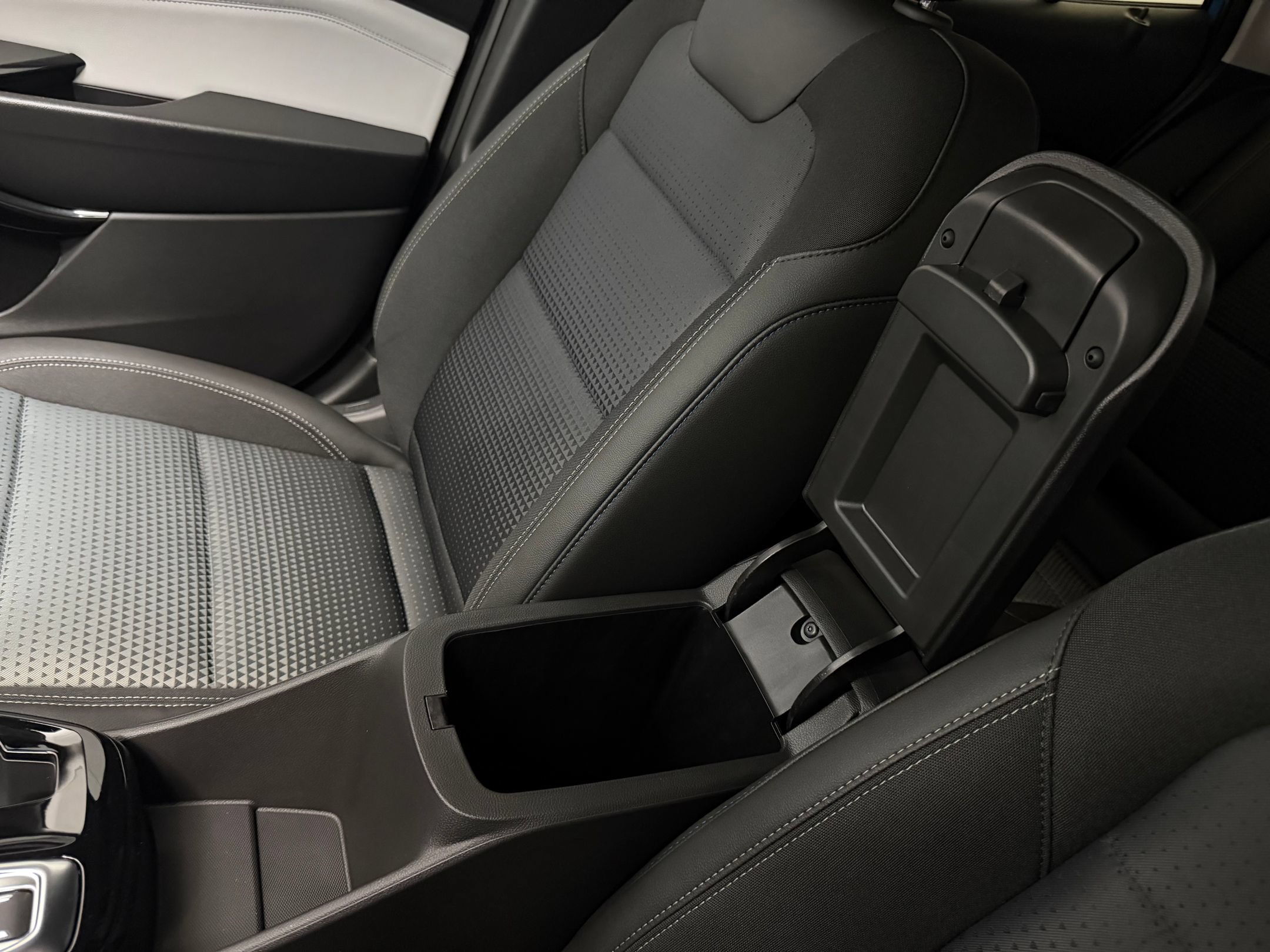 New 2026 Chevrolet Trax LT w/ Midnight Edition FWD image 30