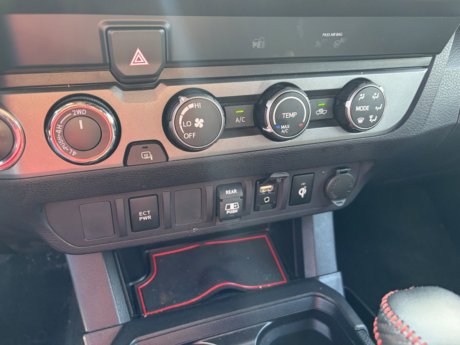 Used 2019 Toyota Tacoma TRD Sport AWD/4WD image 19