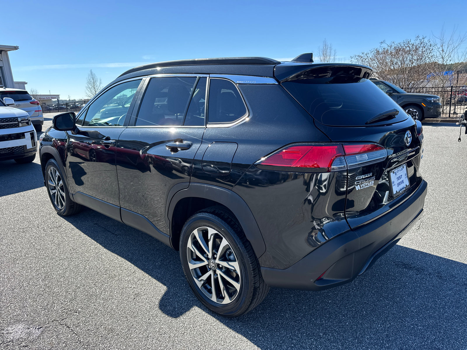 Used 2023 Toyota Corolla Cross XLE image 7