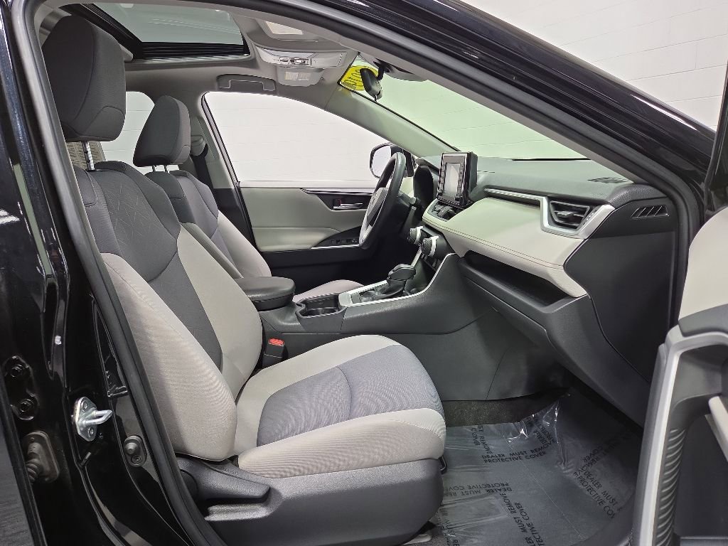 Used 2019 Toyota RAV4 XLE w/ Convenience Package AWD/4WD image 10