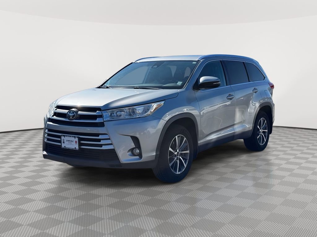 Used 2019 Toyota Highlander XLE image 3