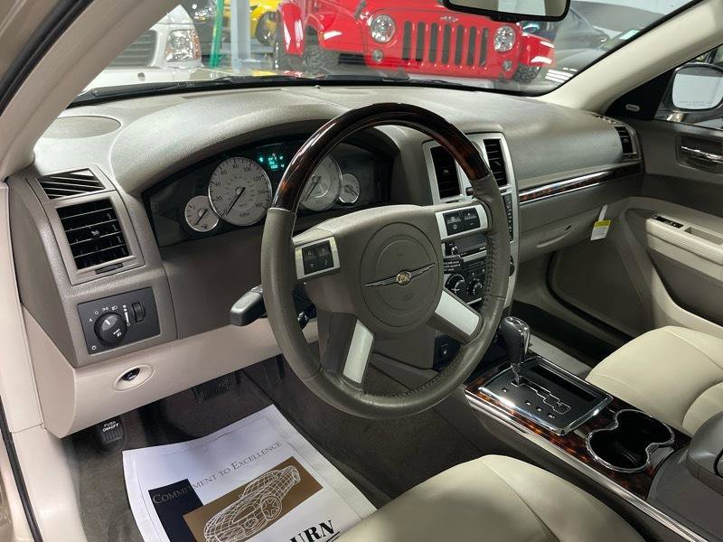 Used 2008 Chrysler 300 C w/ Sound Group II image 30