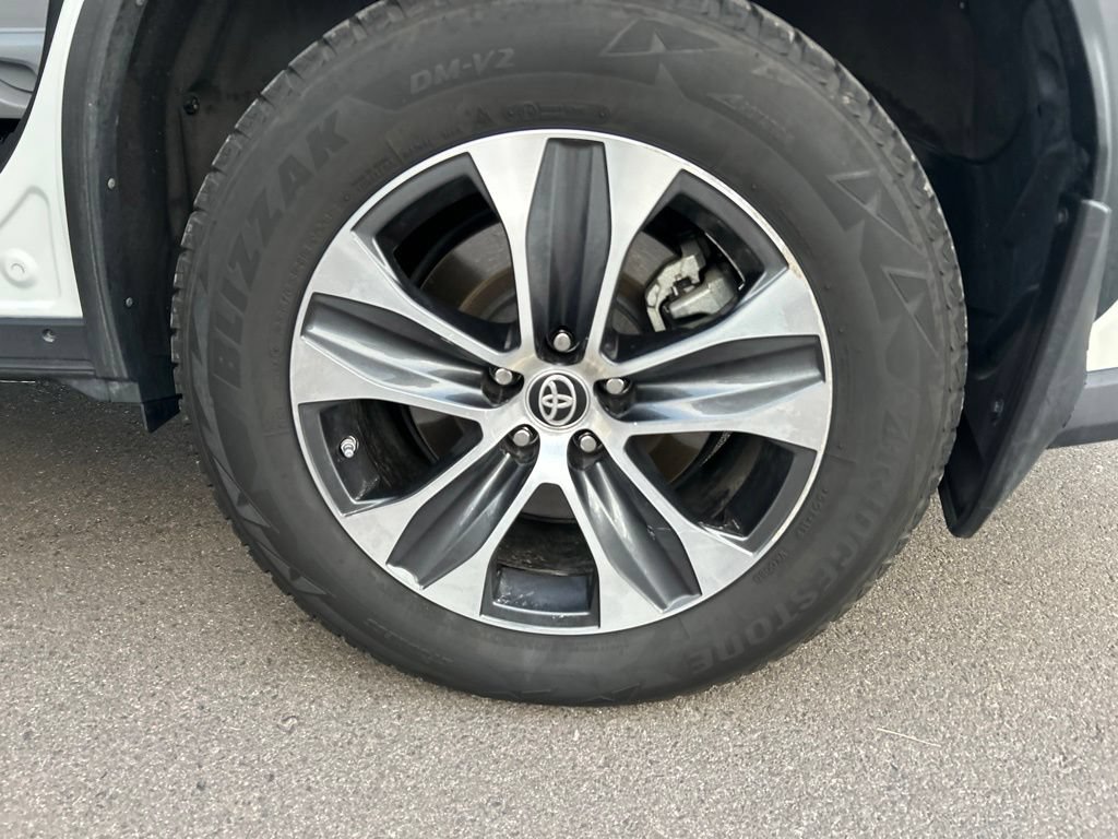 Used 2020 Toyota Highlander XLE AWD/4WD image 34