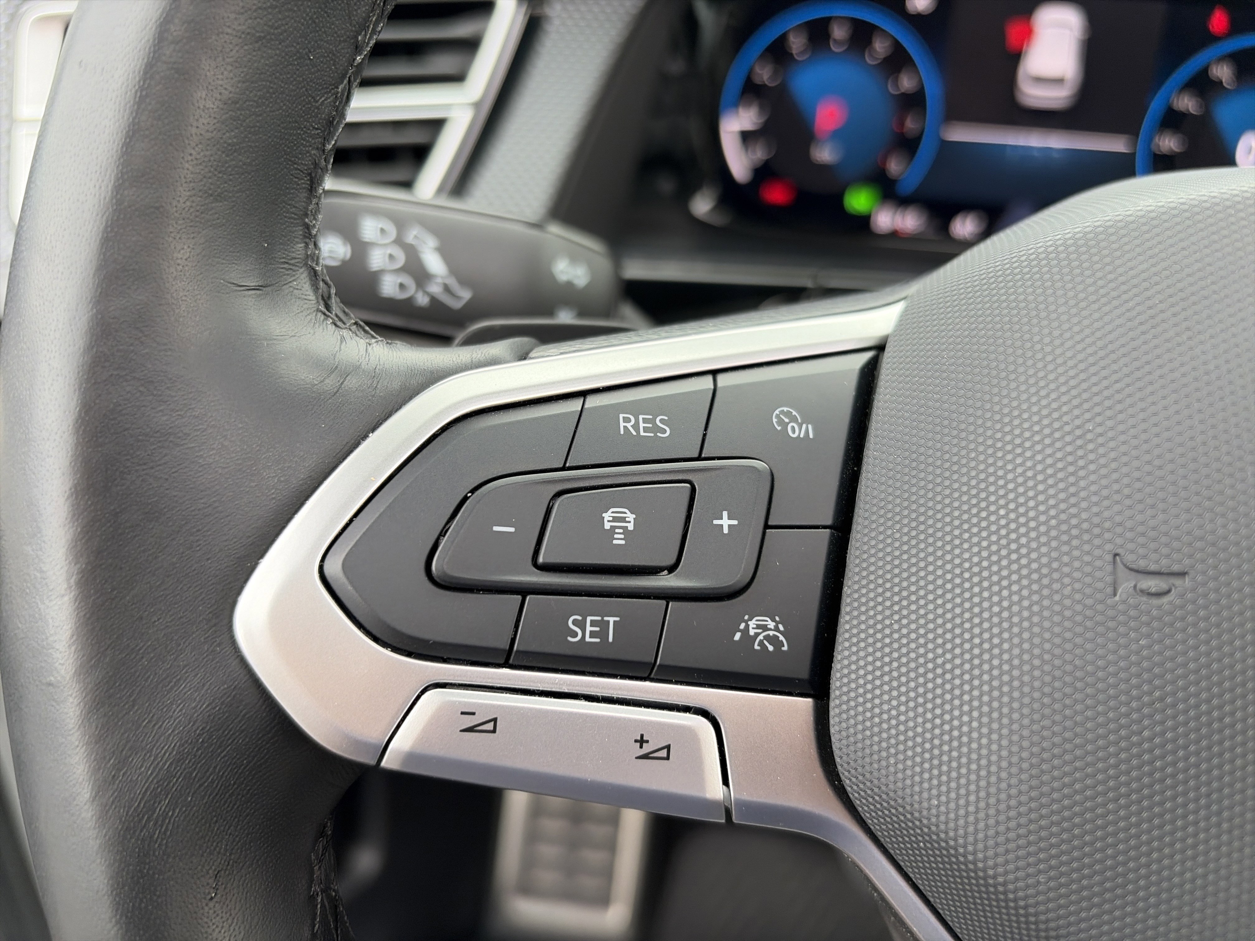 Used 2024 Volkswagen Atlas Cross Sport SEL Premium R-Line image 53