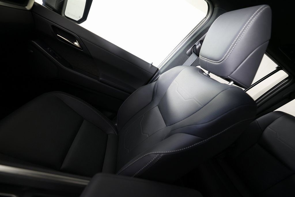 Used 2026 Lexus GX 550 w/ Accessory Package (2T) AWD/4WD image 38