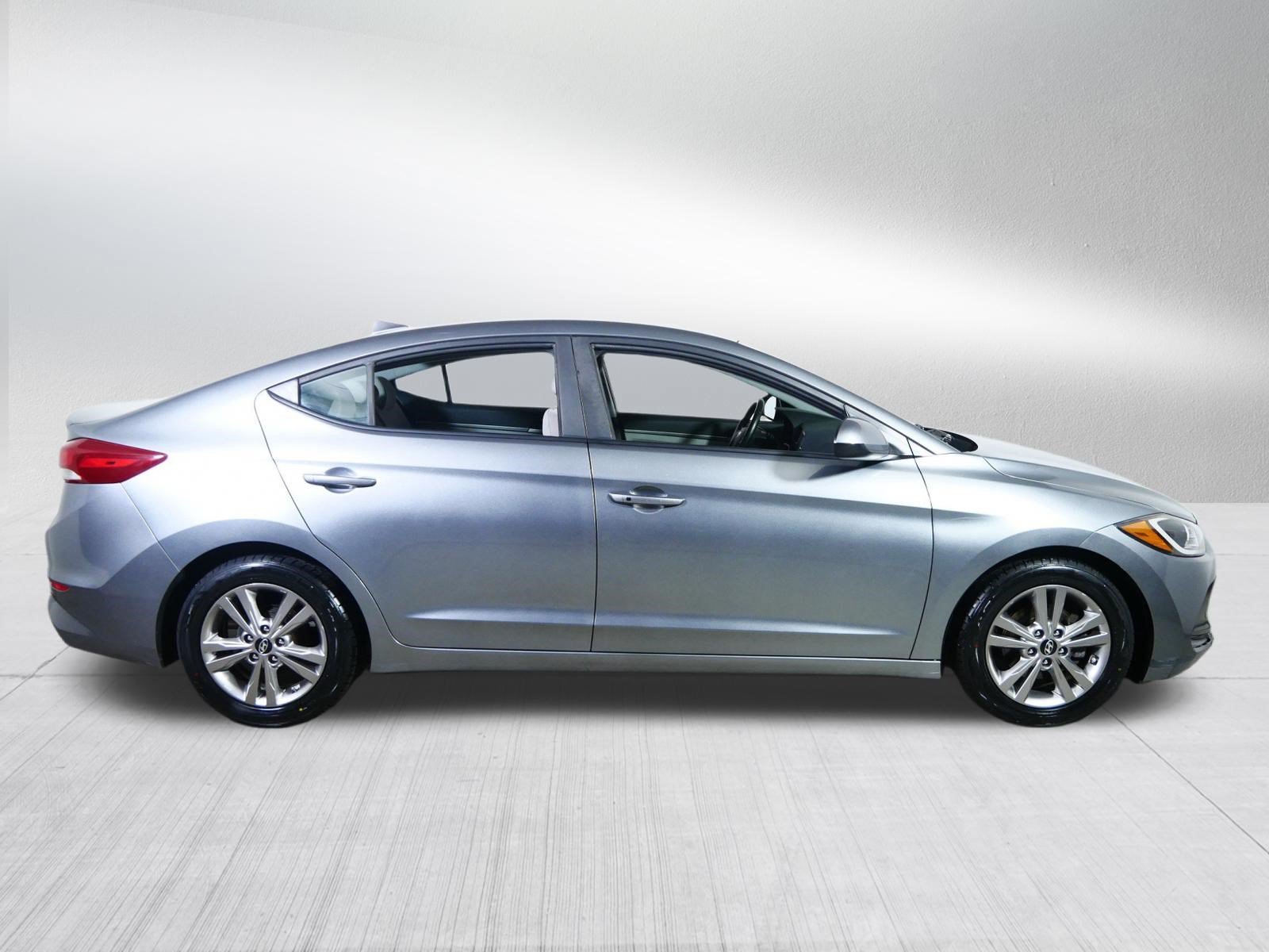 Used 2017 Hyundai Elantra SE w/ SE A/T Tech Package 03 FWD image 8