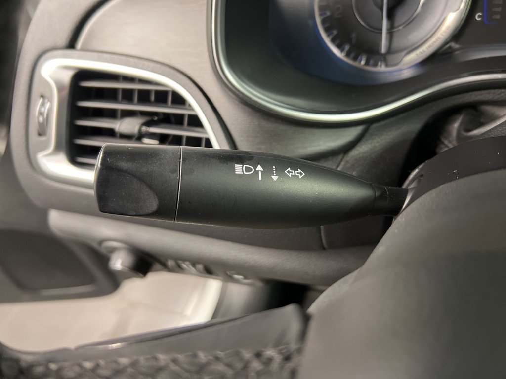 Used 2017 Chrysler 200 Limited Platinum image 18