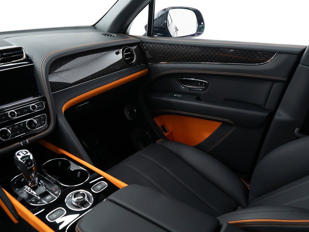 Used 2025 Bentley Bentayga image 29