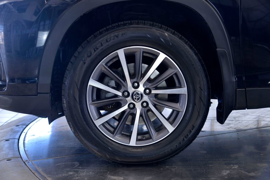 Used 2019 Toyota Highlander XLE image 10