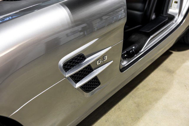 Used 2011 Mercedes-Benz SLS AMG Coupe image 16