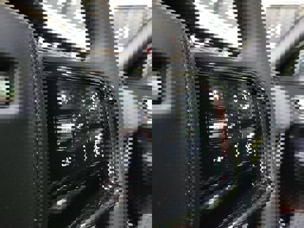 New 2026 Land Rover Range Rover Velar Dynamic SE AWD/4WD image 16