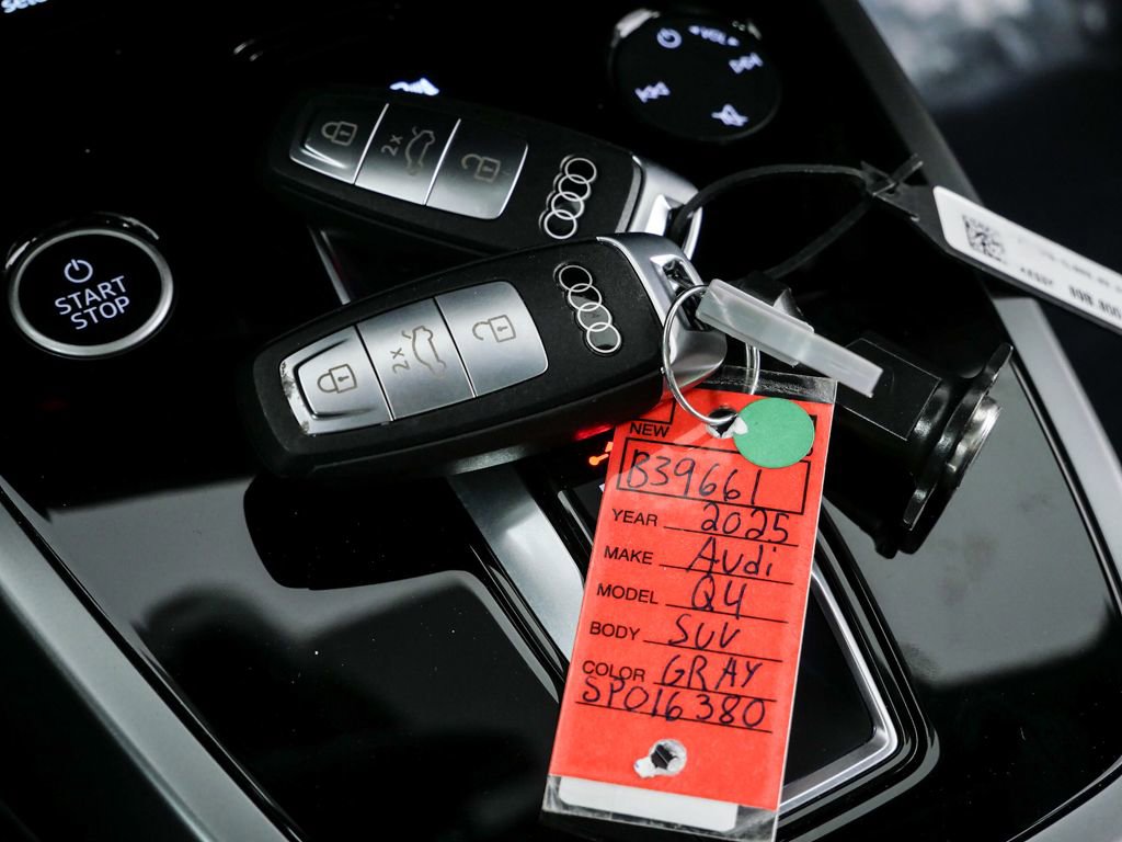 Used 2025 Audi Q4 e-tron Premium Plus w/ Premium Plus image 35