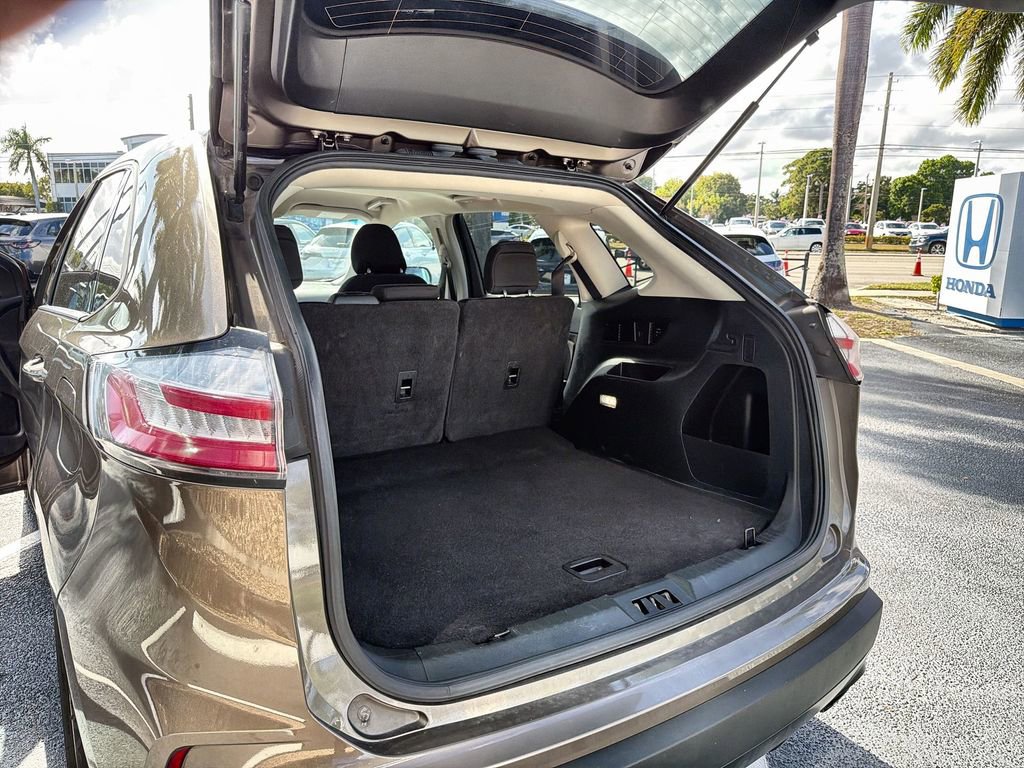 Used 2019 Ford Edge SE image 27