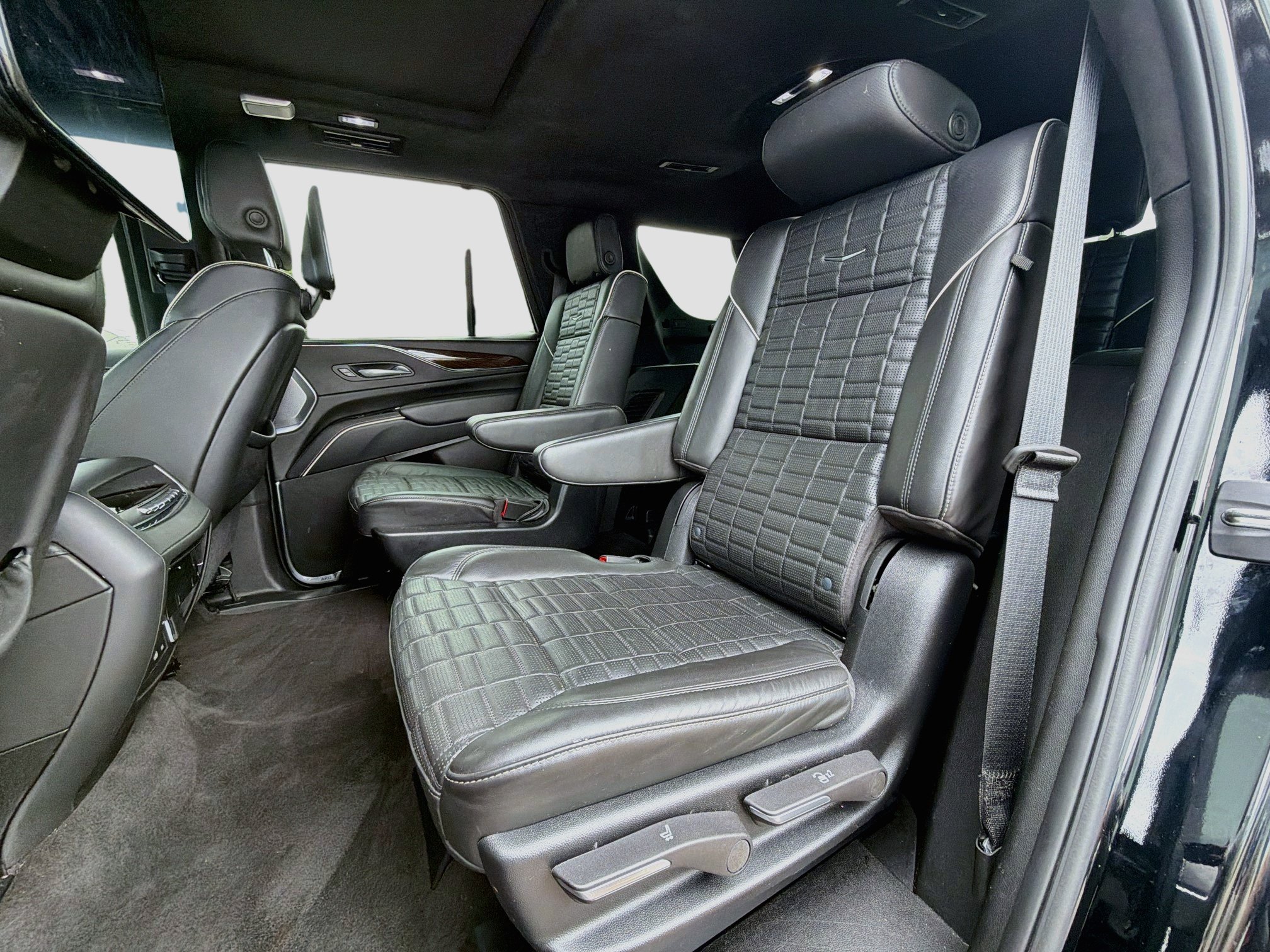 Used 2024 Cadillac Escalade Sport Platinum w/ LPO, ONYX Package AWD/4WD image 23
