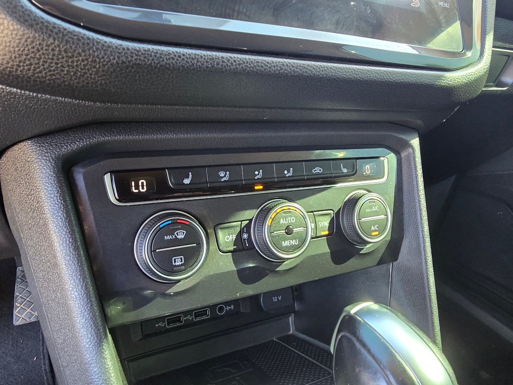 Used 2020 Volkswagen Tiguan SEL AWD/4WD image 24
